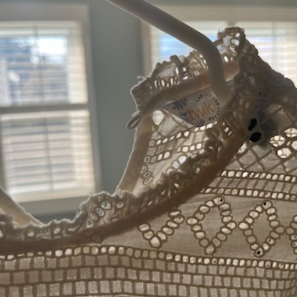 Eyelet Blouse - Picture 3 of 3